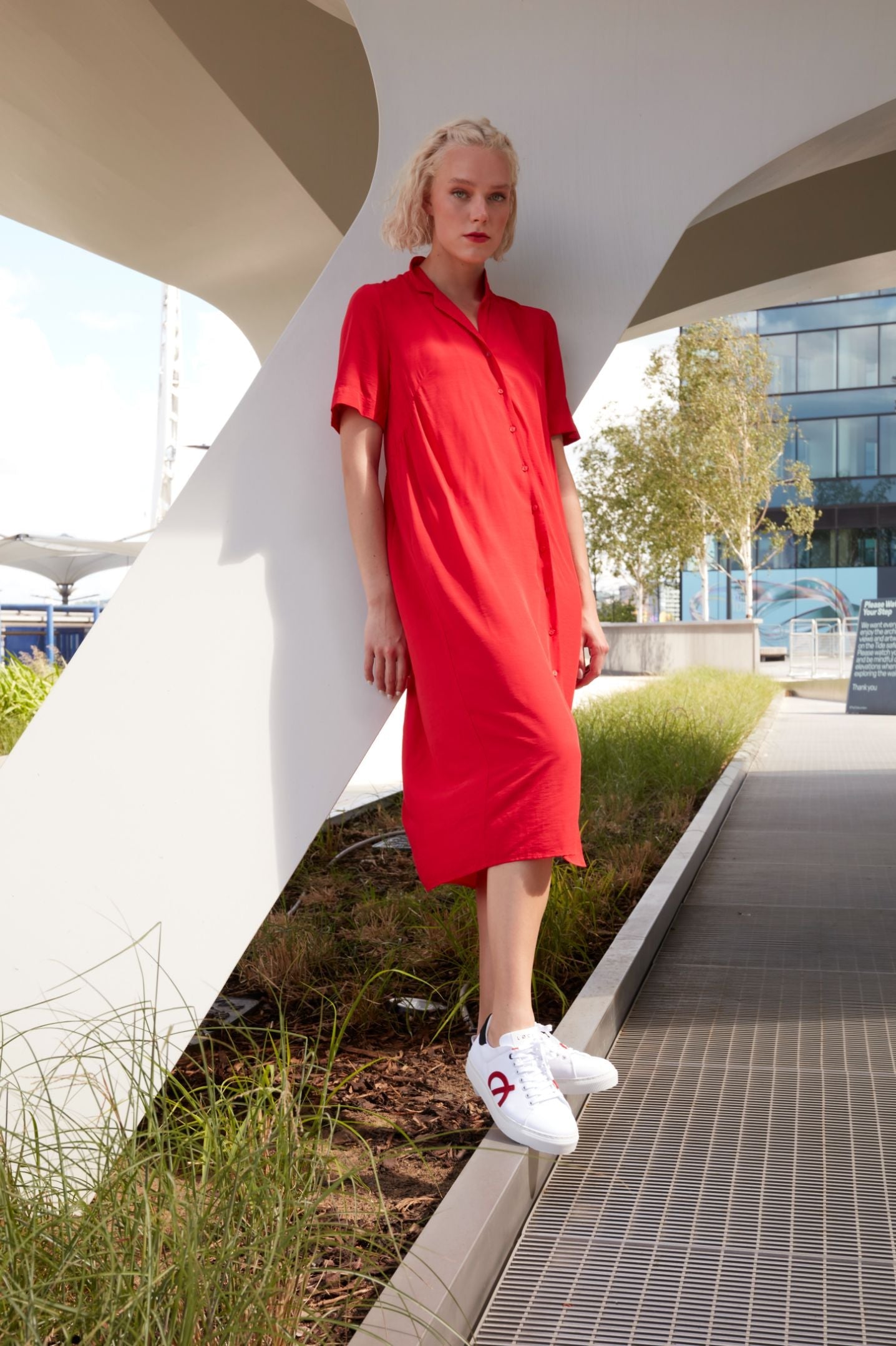 How to Wear Trainers with Midi Dresses: Hem, Volume, and Accessory Rules