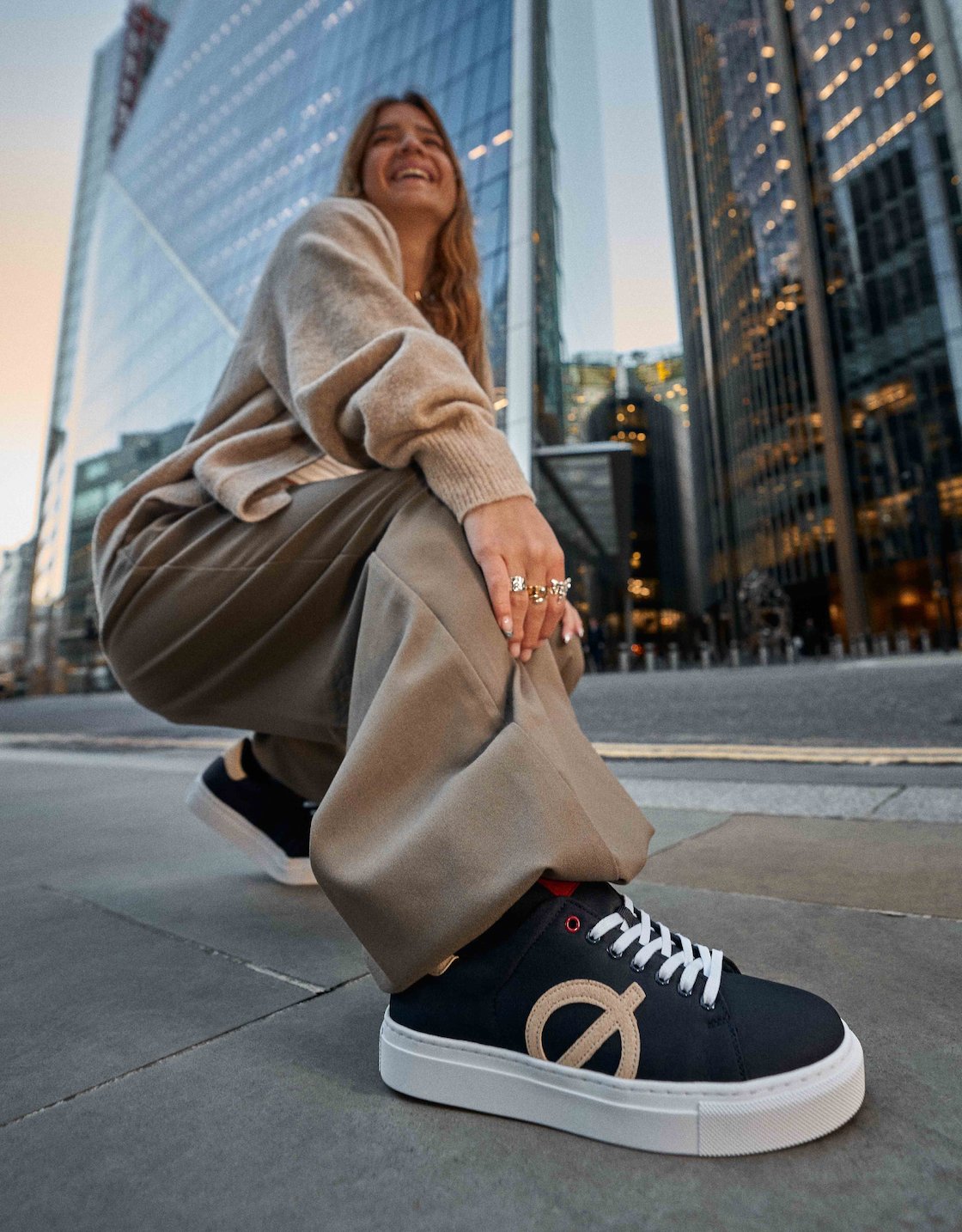 How to Choose Trainers That Transition Smoothly from Smart to Casual Outfits
